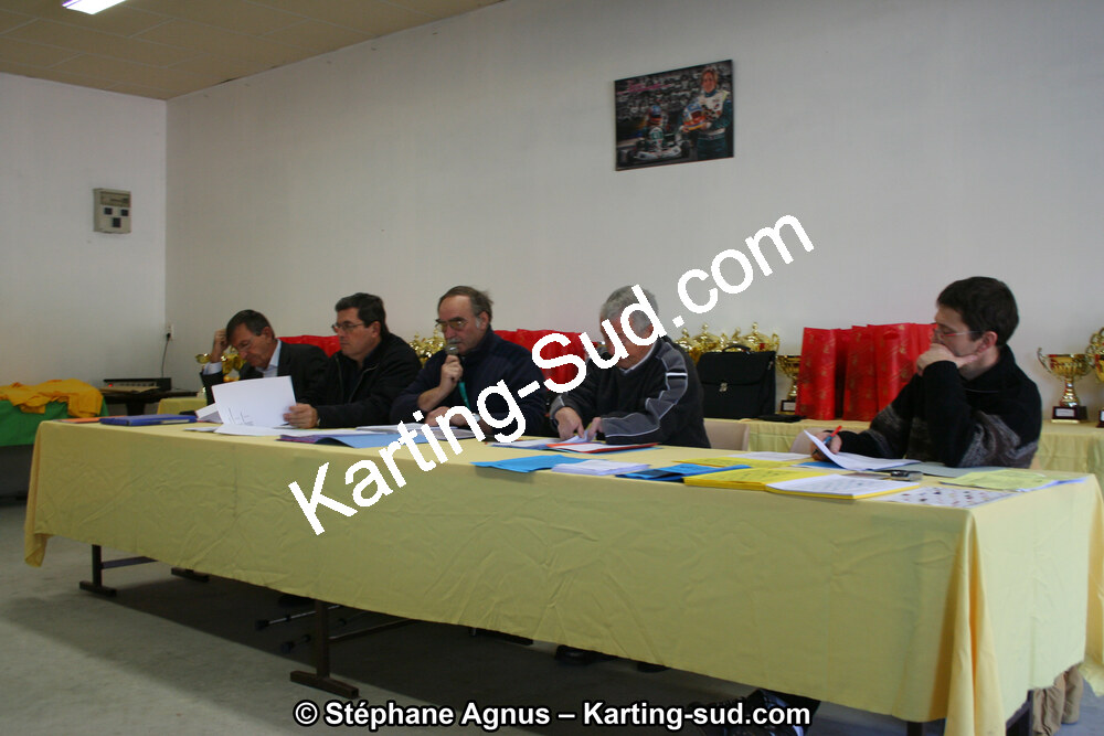 André LEDUC, Daniel ALESSI, Jean-Claude DESCAZAUX et 2 autres — 03/12/2006 : Assemblée Générale de la CRK Midi-Pyrénées et remise de prix à Lavelanet (Photos Stéphane Agnus) 2006 — karting
