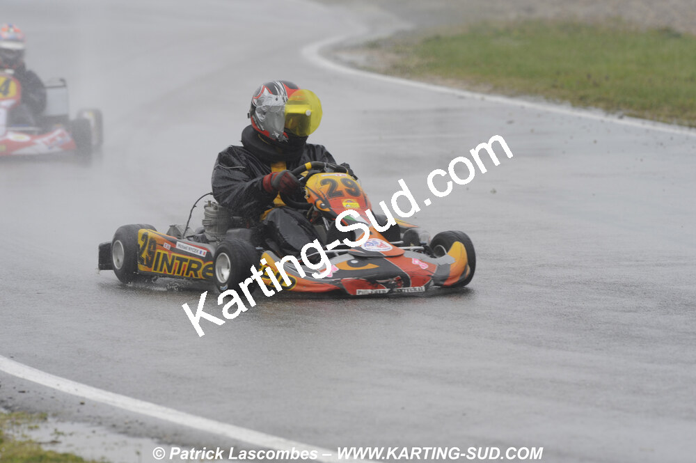 12/04/2009 : 1ère manche du Championnat Sud et 1ère manche du Championnat Régional Languedoc-Roussillon à Lavelanet (photos Patrick Lascombes) 2009 — karting