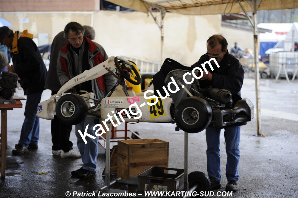 12/04/2009 : 1ère manche du Championnat Sud et 1ère manche du Championnat Régional Languedoc-Roussillon à Lavelanet (photos Patrick Lascombes) 2009 — karting