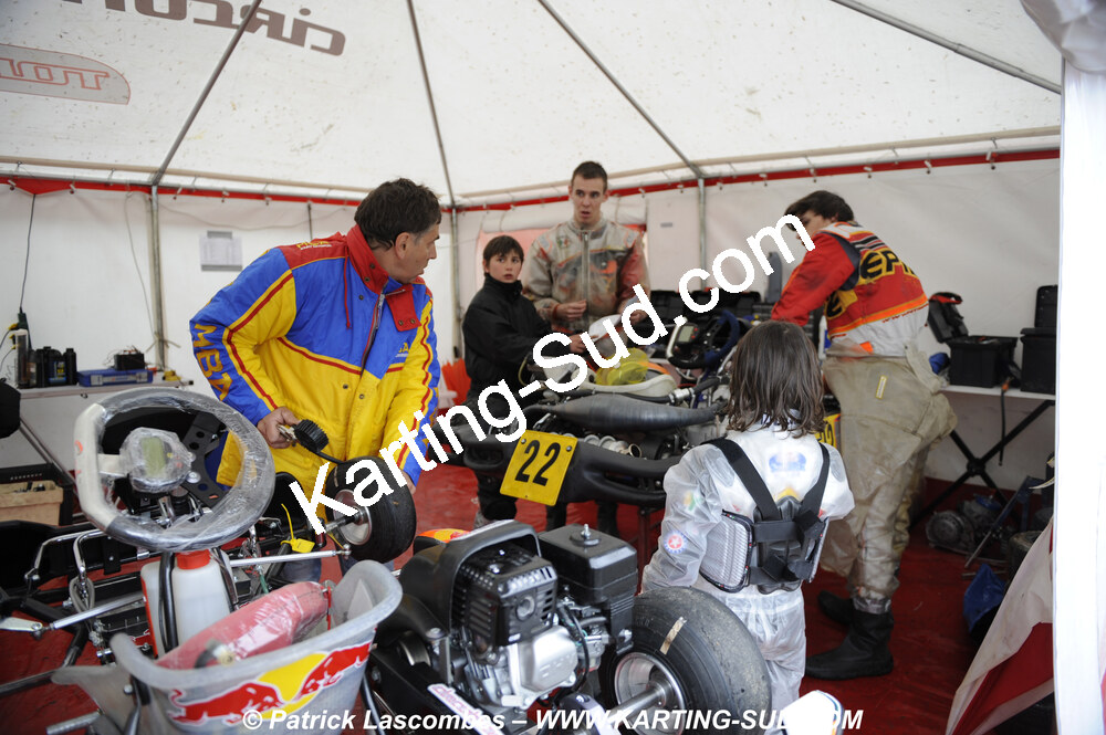 12/04/2009 : 1ère manche du Championnat Sud et 1ère manche du Championnat Régional Languedoc-Roussillon à Lavelanet (photos Patrick Lascombes) 2009 — karting