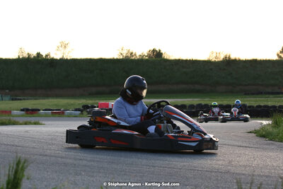 07/05/2022 : Endurance Loisir Les Razbitumes pour “1 maillot pour la vie” & Les Socio Esthéticiennes (Photos Stéphane Agnus) 2022 — karting