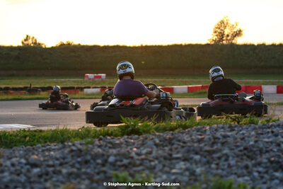 07/05/2022 : Endurance Loisir Les Razbitumes pour “1 maillot pour la vie” & Les Socio Esthéticiennes (Photos Stéphane Agnus) 2022 — karting