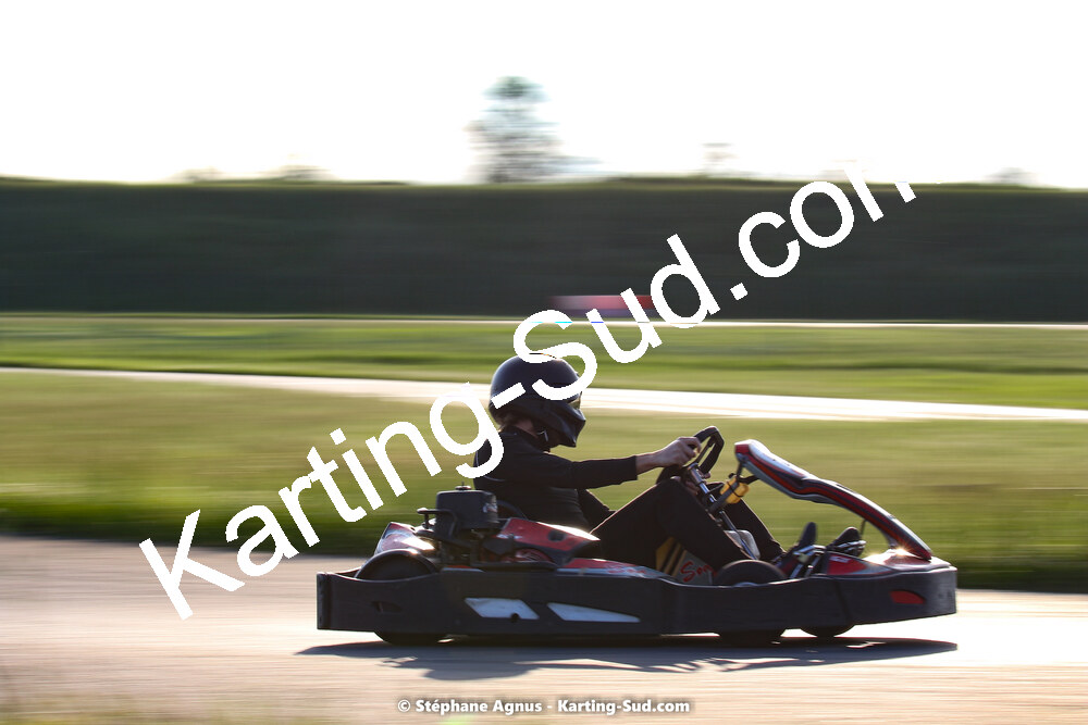 07/05/2022 : Endurance Loisir Les Razbitumes pour “1 maillot pour la vie” & Les Socio Esthéticiennes (Photos Stéphane Agnus) 2022 — karting