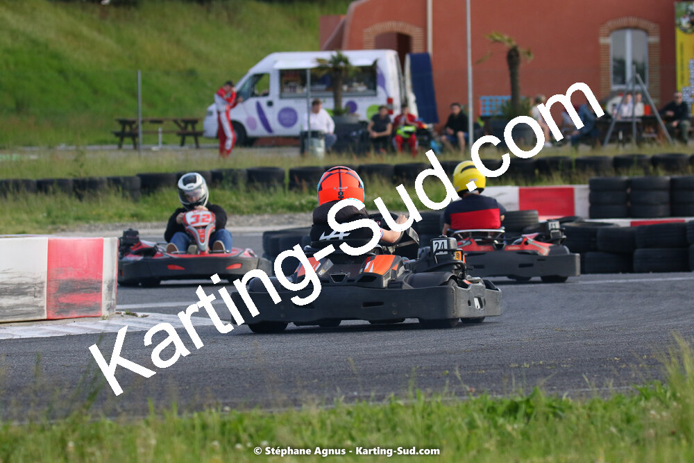 07/05/2022 : Endurance Loisir Les Razbitumes pour “1 maillot pour la vie” & Les Socio Esthéticiennes (Photos Stéphane Agnus) 2022 — karting
