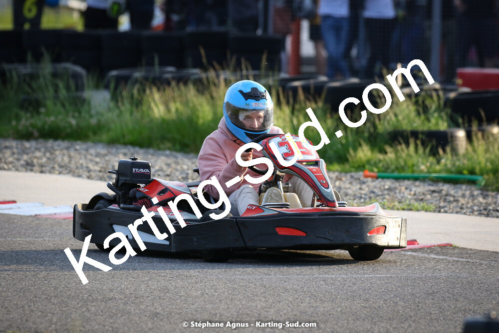 07/05/2022 : Endurance Loisir Les Razbitumes pour “1 maillot pour la vie” & Les Socio Esthéticiennes (Photos Stéphane Agnus) 2022 — karting