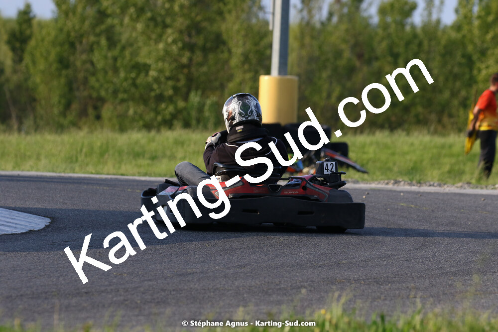 07/05/2022 : Endurance Loisir Les Razbitumes pour “1 maillot pour la vie” & Les Socio Esthéticiennes (Photos Stéphane Agnus) 2022 — karting