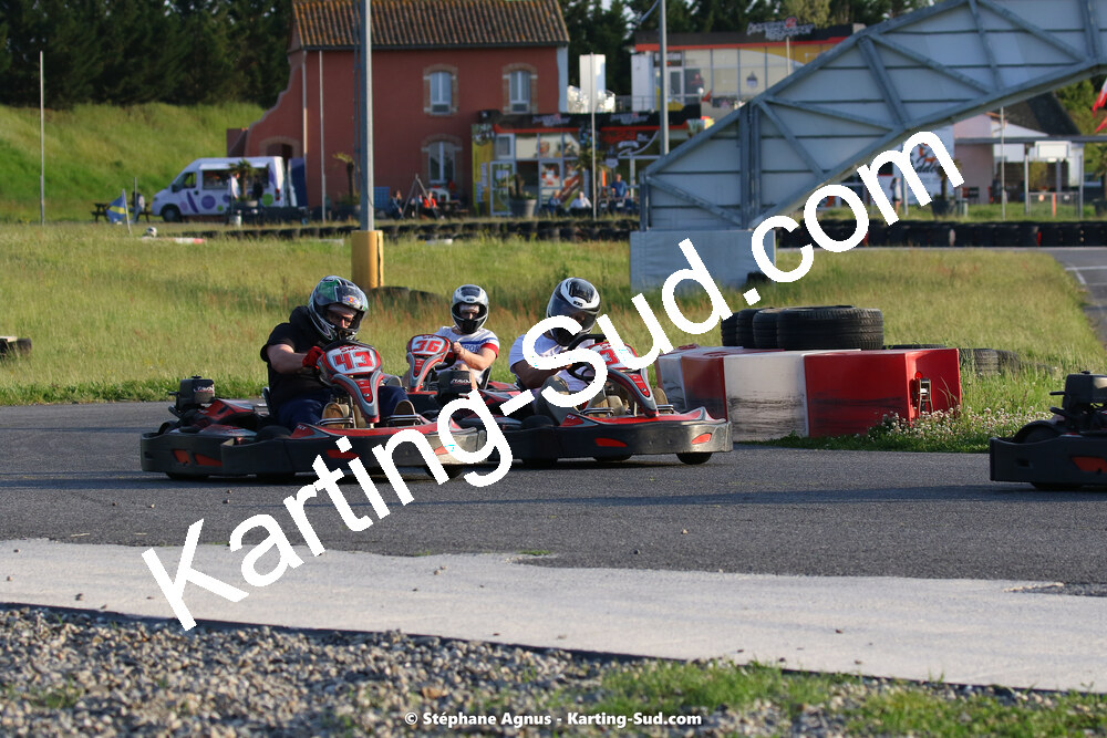 07/05/2022 : Endurance Loisir Les Razbitumes pour “1 maillot pour la vie” & Les Socio Esthéticiennes (Photos Stéphane Agnus) 2022 — karting