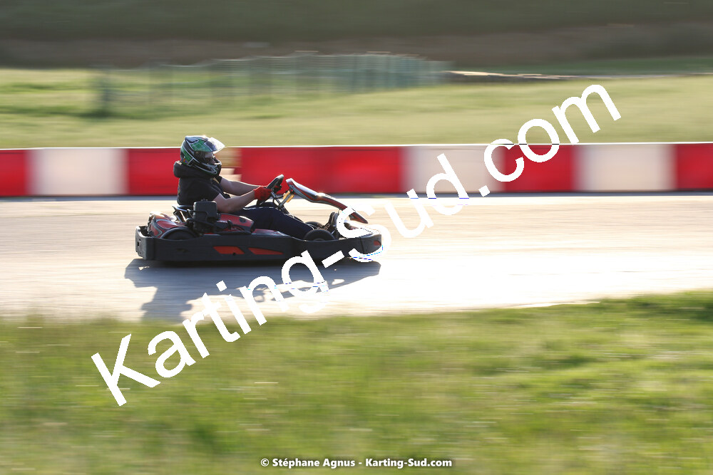 07/05/2022 : Endurance Loisir Les Razbitumes pour “1 maillot pour la vie” & Les Socio Esthéticiennes (Photos Stéphane Agnus) 2022 — karting