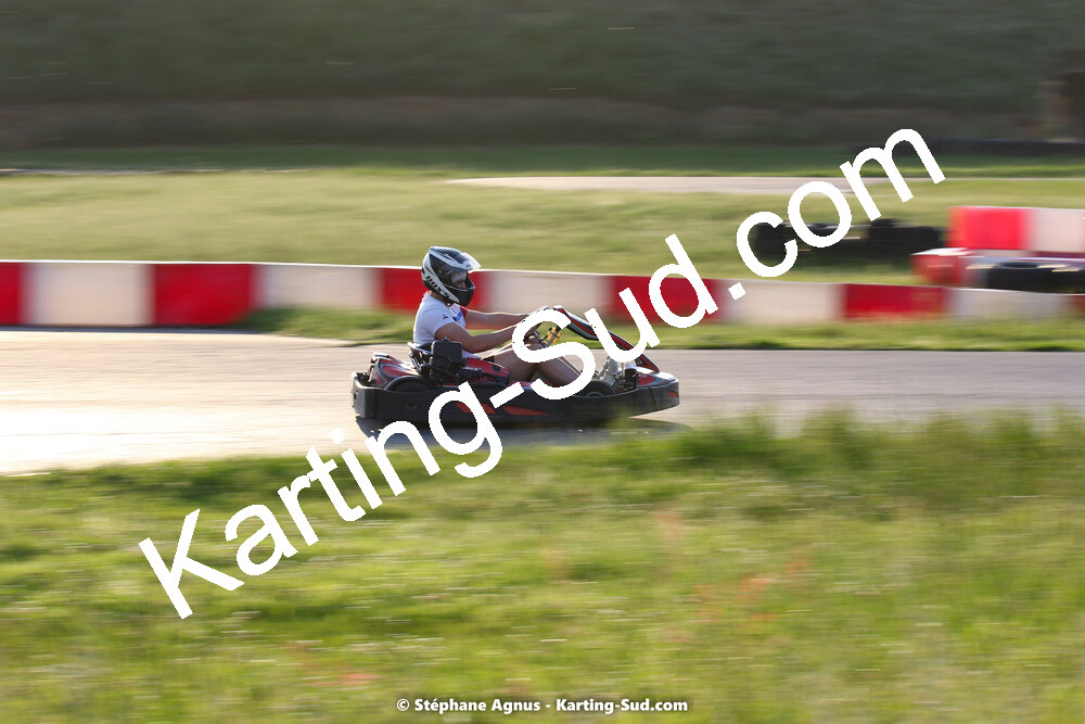 07/05/2022 : Endurance Loisir Les Razbitumes pour “1 maillot pour la vie” & Les Socio Esthéticiennes (Photos Stéphane Agnus) 2022 — karting