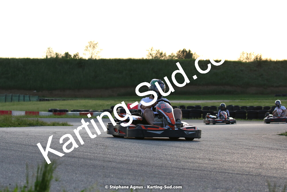 07/05/2022 : Endurance Loisir Les Razbitumes pour “1 maillot pour la vie” & Les Socio Esthéticiennes (Photos Stéphane Agnus) 2022 — karting