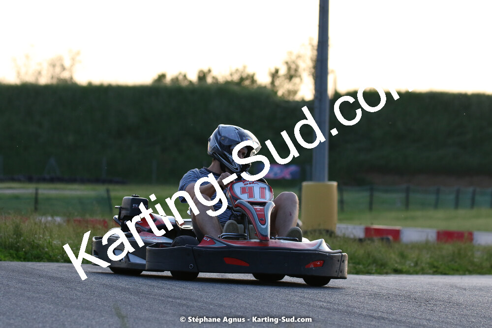 07/05/2022 : Endurance Loisir Les Razbitumes pour “1 maillot pour la vie” & Les Socio Esthéticiennes (Photos Stéphane Agnus) 2022 — karting