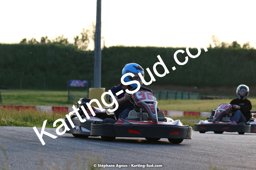 07/05/2022 : Endurance Loisir Les Razbitumes pour “1 maillot pour la vie” & Les Socio Esthéticiennes (Photos Stéphane Agnus) 2022 — karting