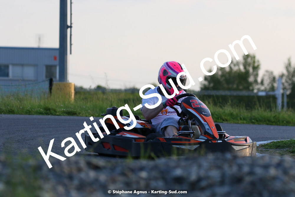 07/05/2022 : Endurance Loisir Les Razbitumes pour “1 maillot pour la vie” & Les Socio Esthéticiennes (Photos Stéphane Agnus) 2022 — karting