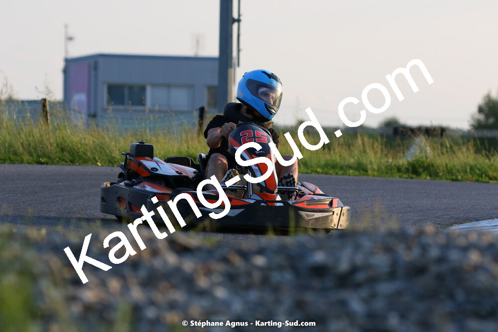 07/05/2022 : Endurance Loisir Les Razbitumes pour “1 maillot pour la vie” & Les Socio Esthéticiennes (Photos Stéphane Agnus) 2022 — karting