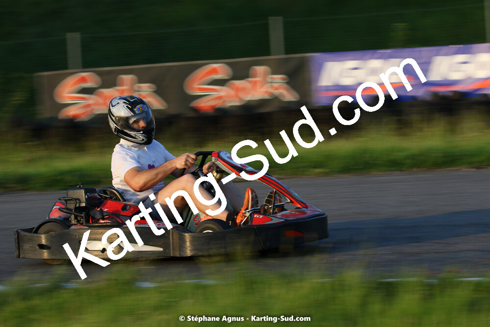 07/05/2022 : Endurance Loisir Les Razbitumes pour “1 maillot pour la vie” & Les Socio Esthéticiennes (Photos Stéphane Agnus) 2022 — karting