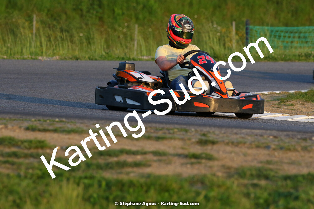 07/05/2022 : Endurance Loisir Les Razbitumes pour “1 maillot pour la vie” & Les Socio Esthéticiennes (Photos Stéphane Agnus) 2022 — karting