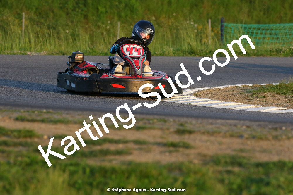07/05/2022 : Endurance Loisir Les Razbitumes pour “1 maillot pour la vie” & Les Socio Esthéticiennes (Photos Stéphane Agnus) 2022 — karting