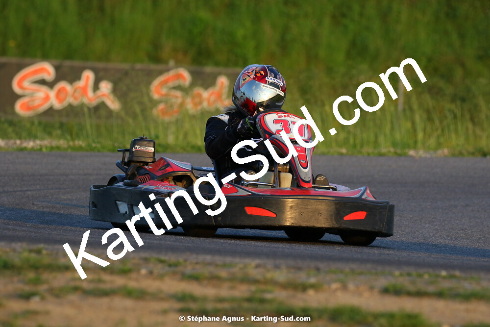 07/05/2022 : Endurance Loisir Les Razbitumes pour “1 maillot pour la vie” & Les Socio Esthéticiennes (Photos Stéphane Agnus) 2022 — karting