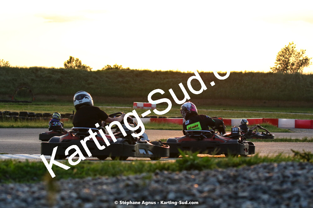 07/05/2022 : Endurance Loisir Les Razbitumes pour “1 maillot pour la vie” & Les Socio Esthéticiennes (Photos Stéphane Agnus) 2022 — karting