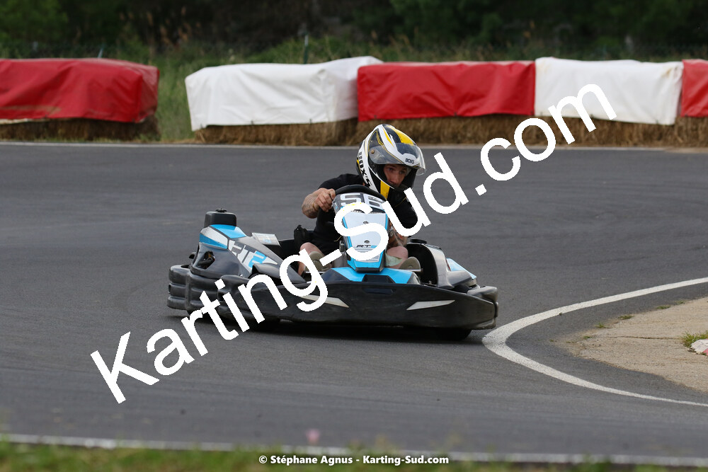 08/05/2022 : Un baquet pour Adrien à Megakart Vias (Photos Stéphane Agnus) 2022 — karting